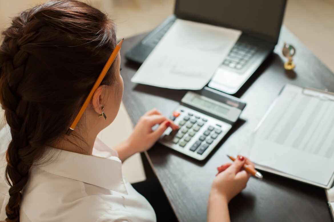 Accountant vs Bookkeeper: What Are the Key Differences?